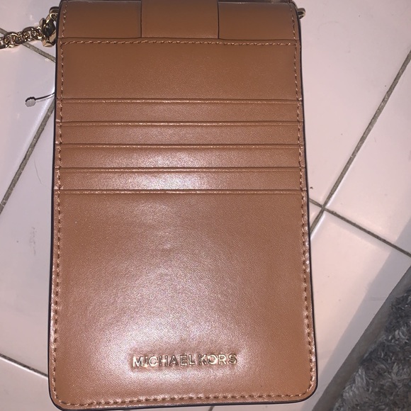 MICHAEL KORS Signature crossbody In reverse rectangle. GOLD CHAIN STRAP - Picture 9 of 16